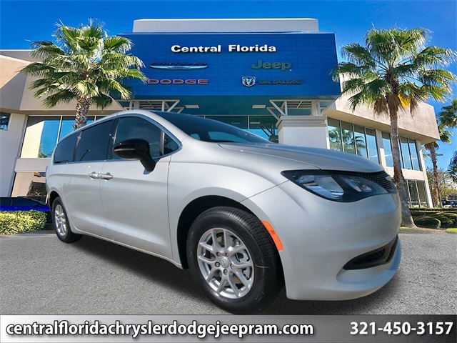 2026 Chrysler Voyager LX's photo