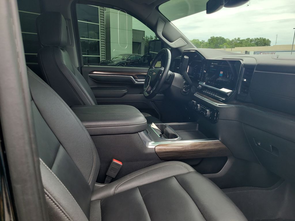 2024 Chevrolet Silverado 3500HD LT photo 27