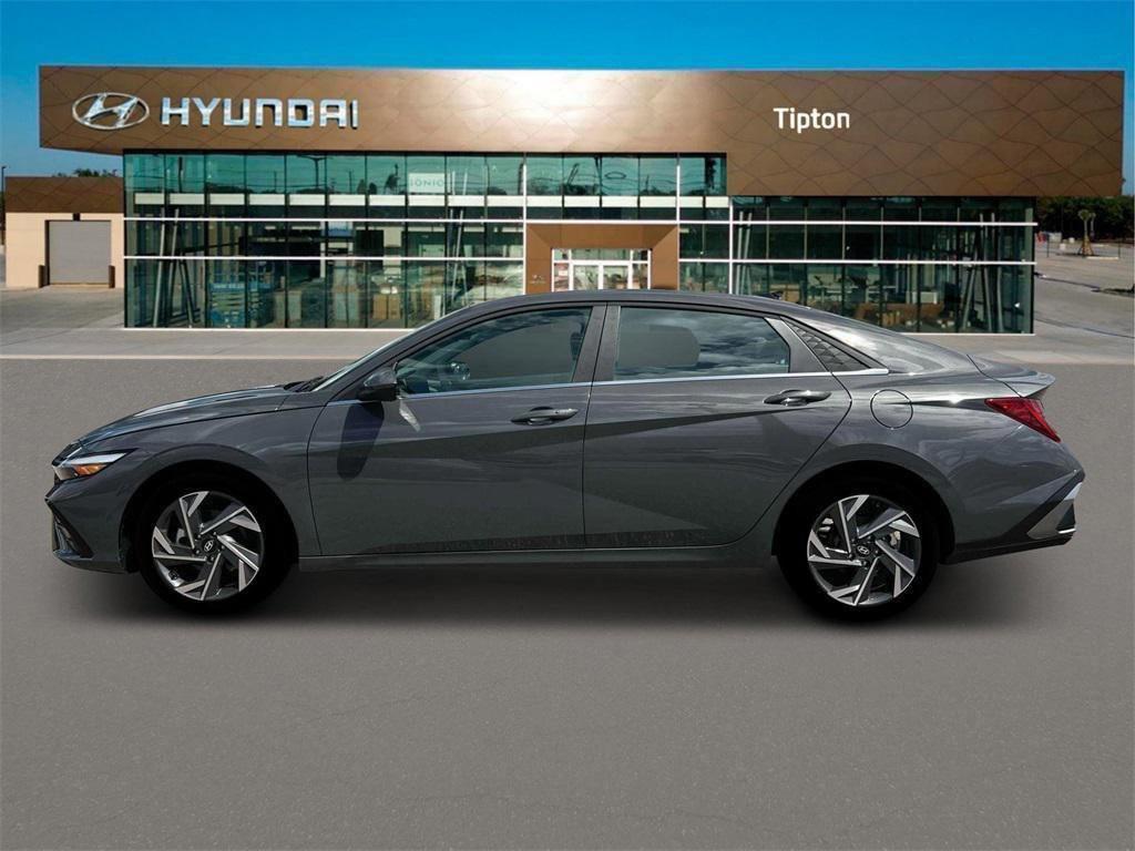 2025 Hyundai Elantra SEL Convenience photo 3