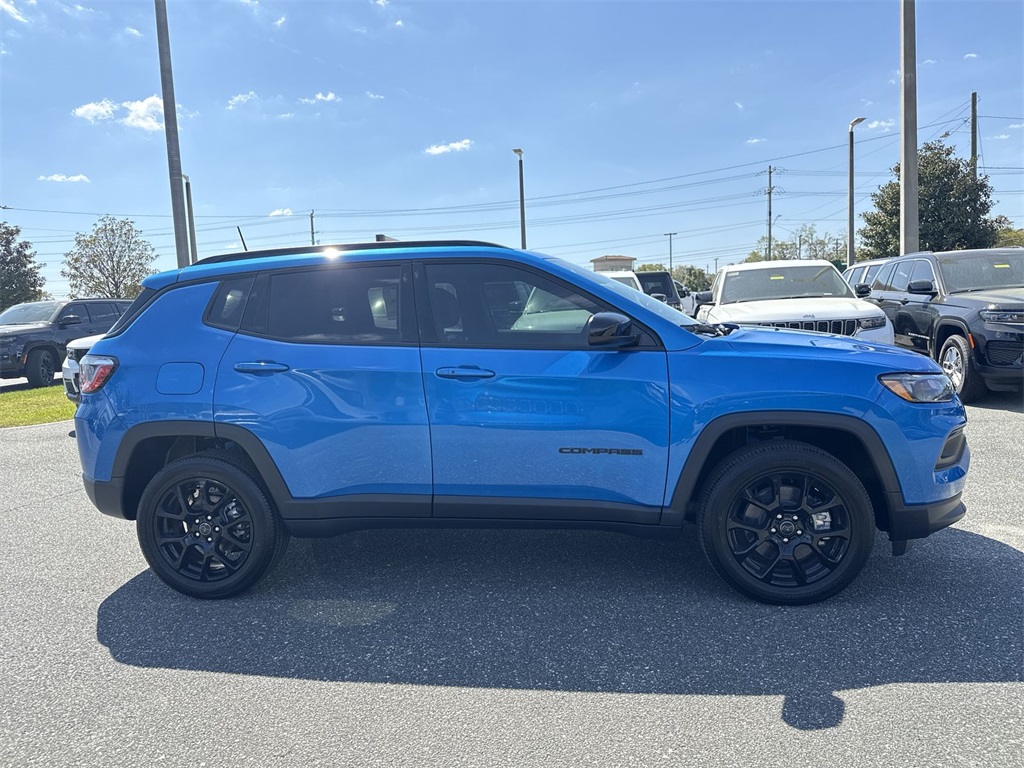 2025 Jeep Compass Latitude photo 2