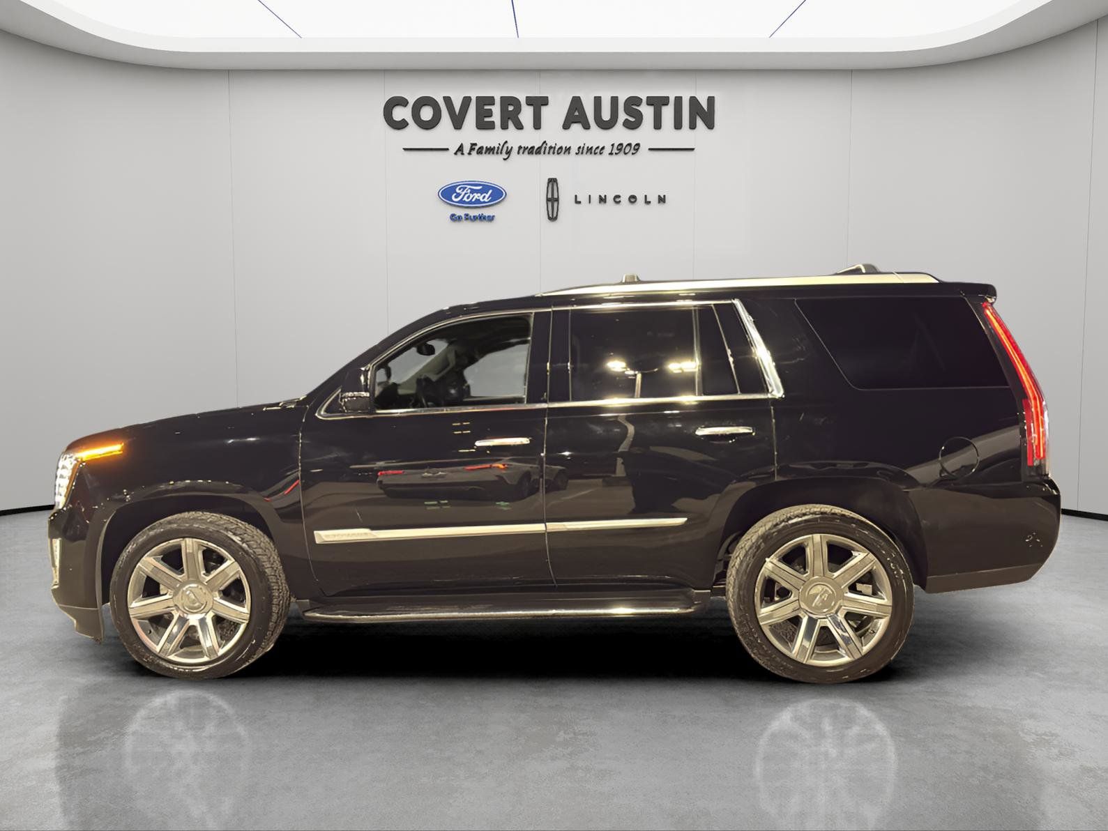 2020 Cadillac Escalade Luxury photo 2