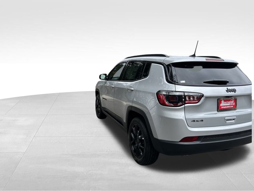2026 Jeep Compass Latitude photo 4