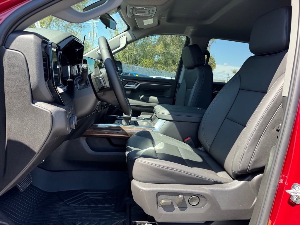 2025 Chevrolet Silverado 1500 RST photo 11