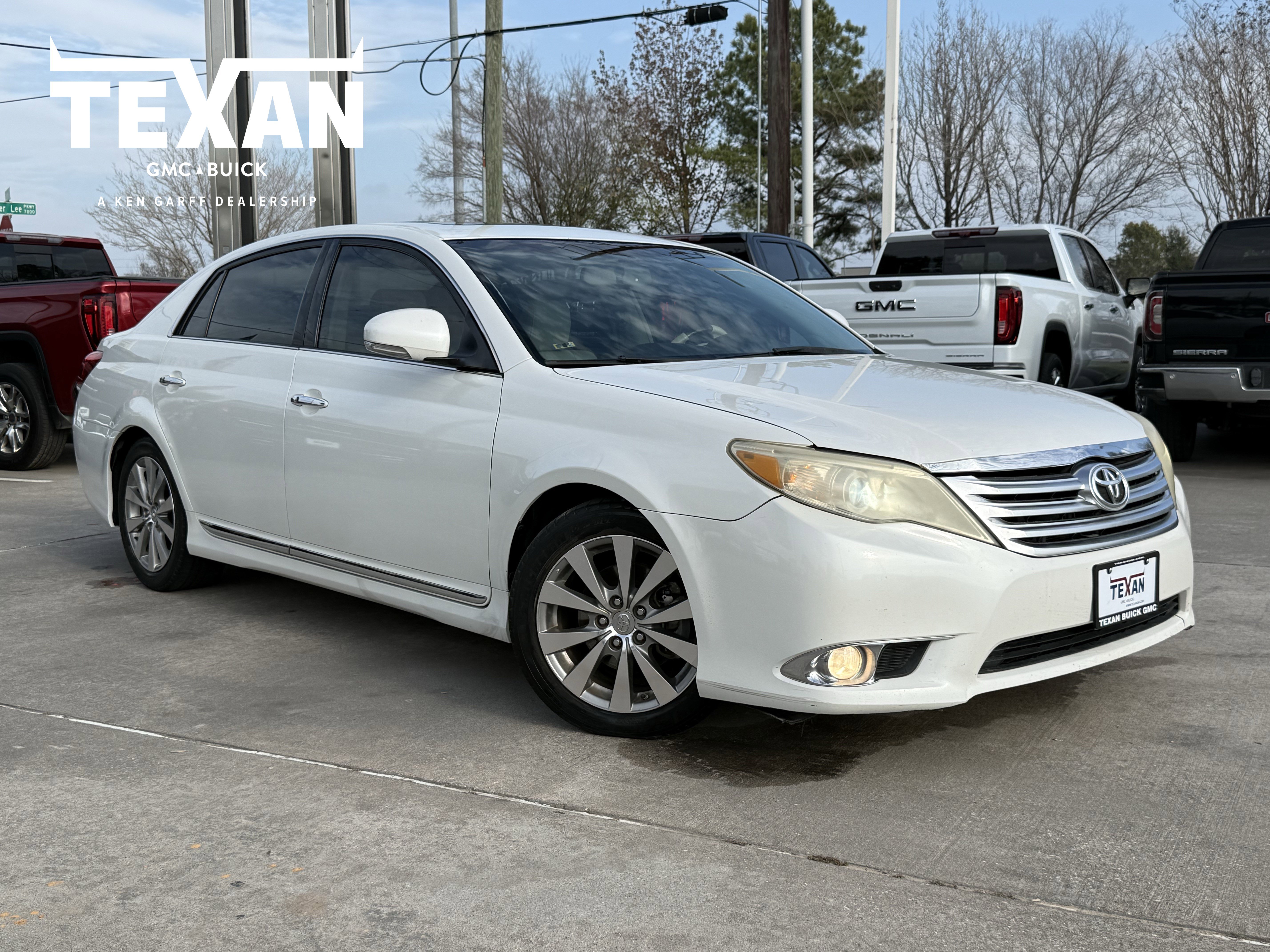 2012 Toyota Avalon Limited's photo