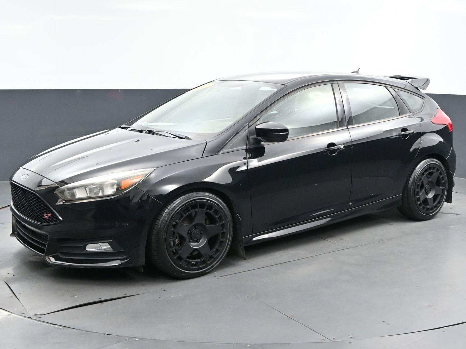 2017 Ford Focus ST photo 2