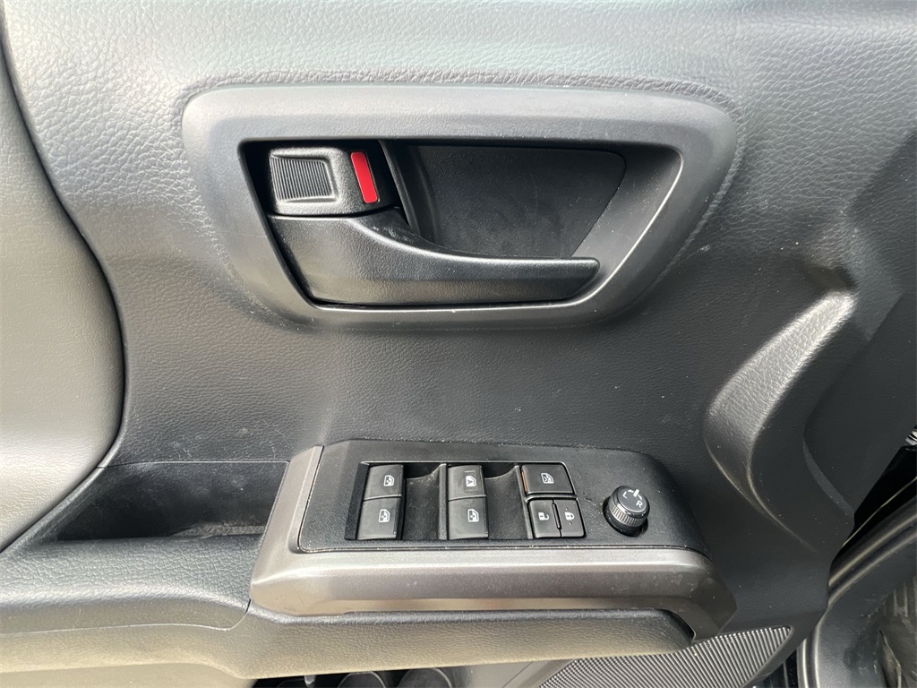 2022 Toyota Tacoma SR5 photo 29