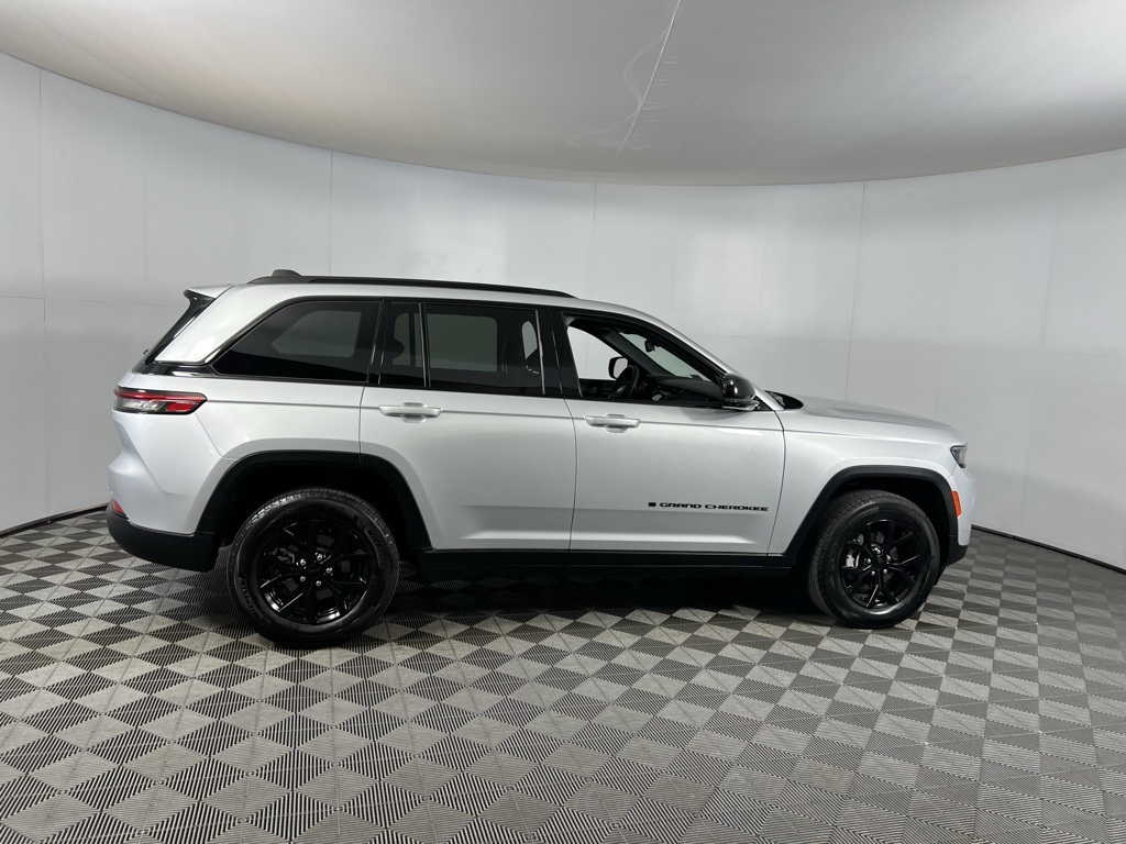 2024 Jeep Grand Cherokee Altitude X photo 2