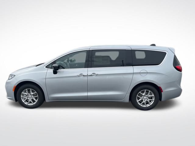 2026 Chrysler Pacifica photo 2