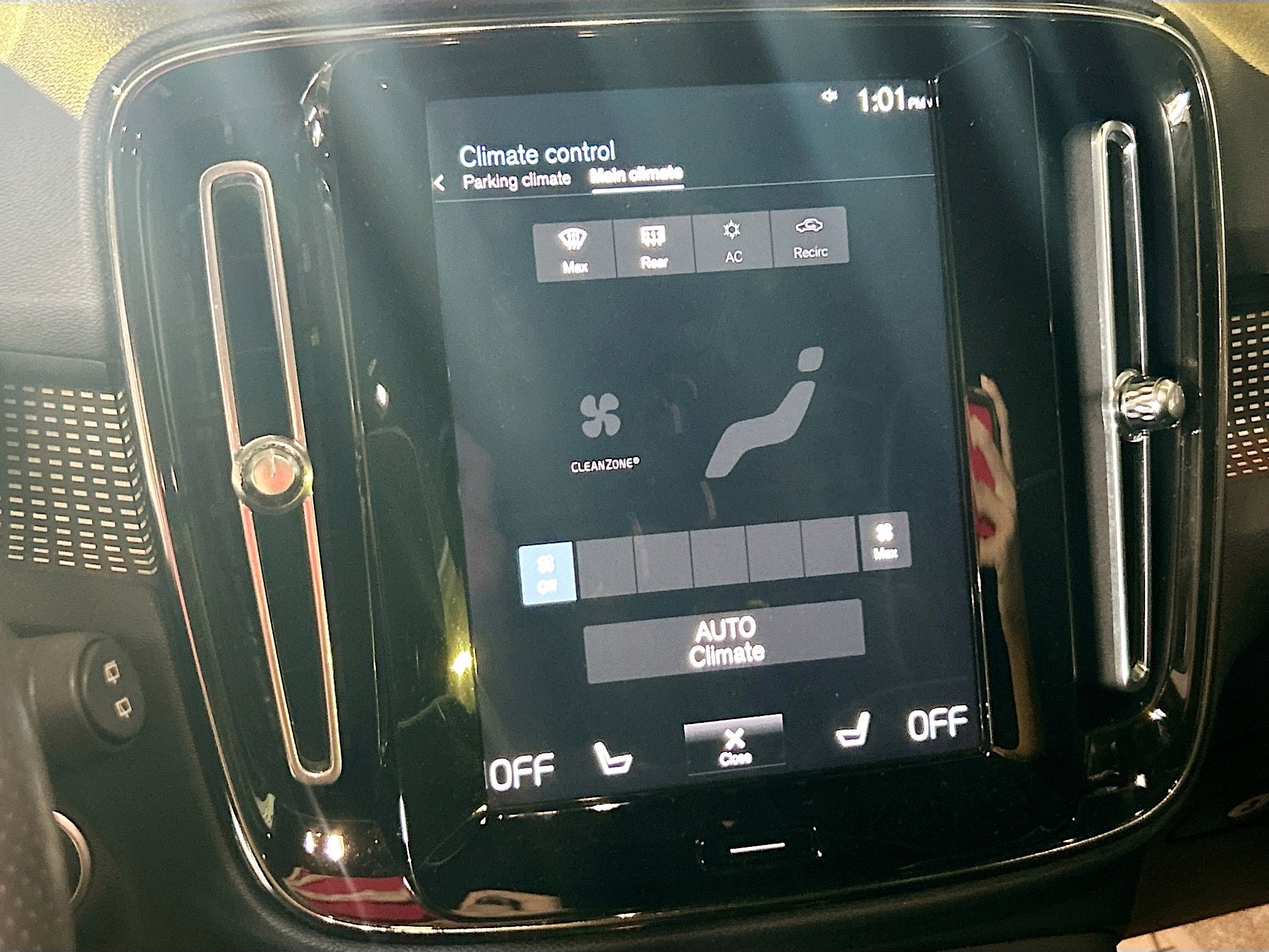 2021 Volvo XC40 R-Design AWD photo 25