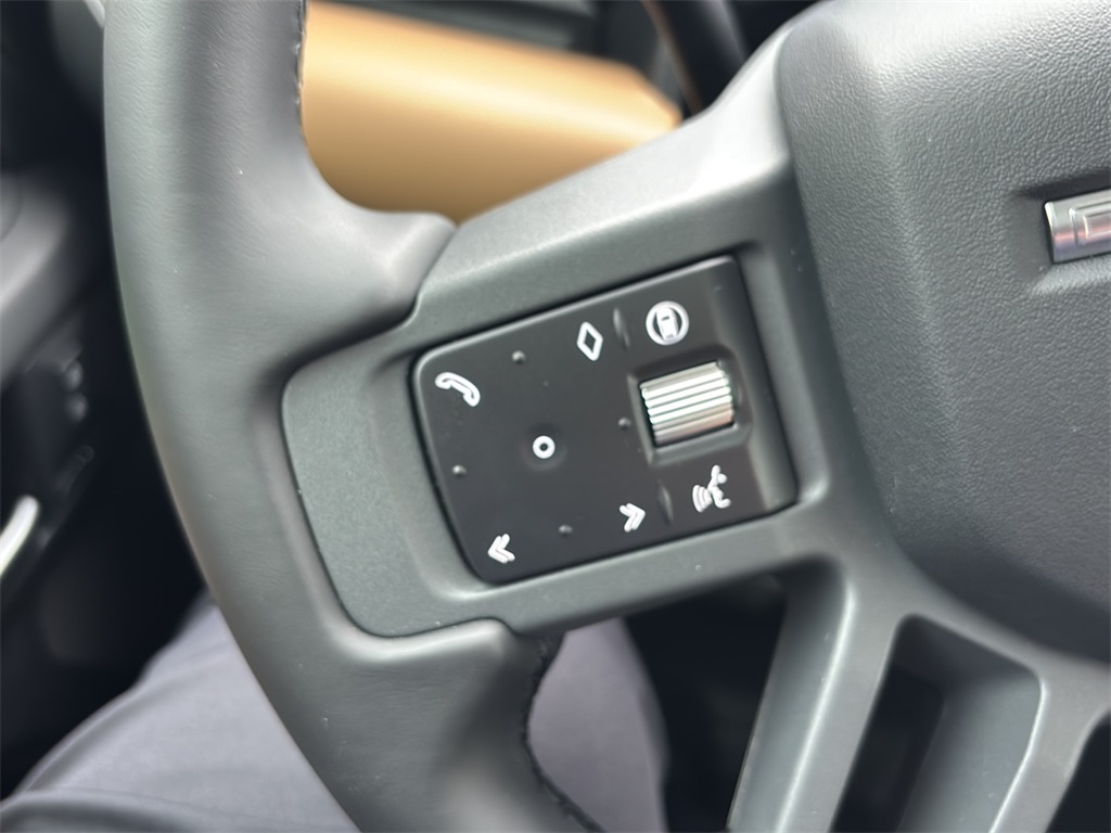 2025 Land Rover Defender 130 S photo 20