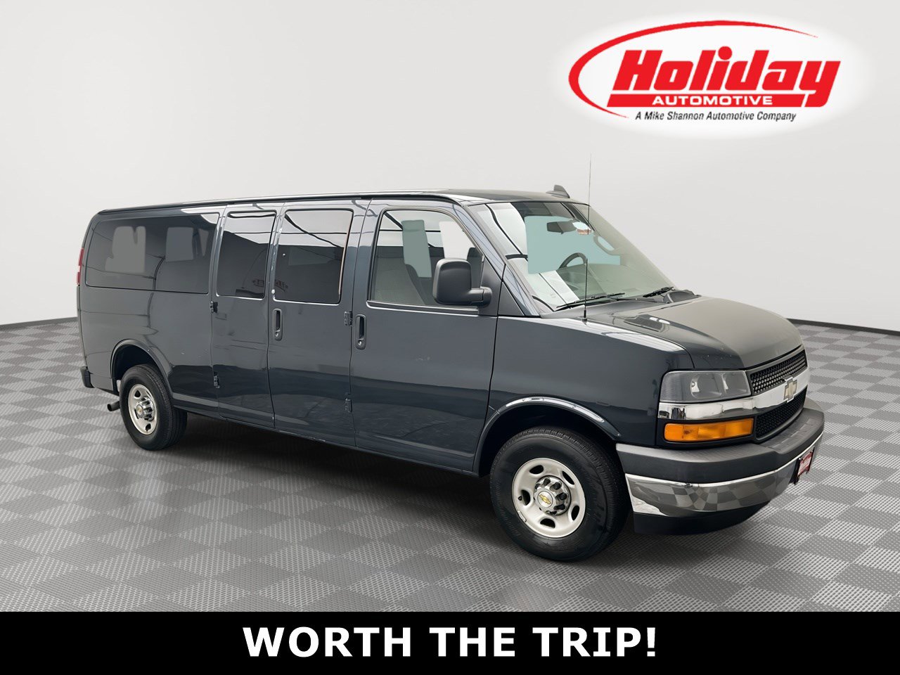 2017 Chevrolet Express Passenger LS's photo