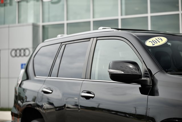 2019 Lexus GX 460 photo 3