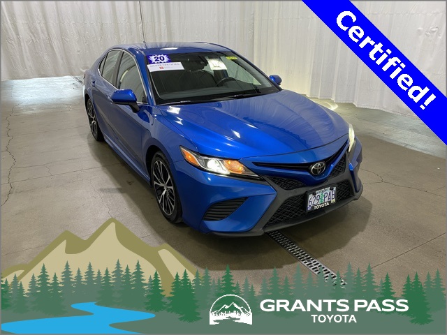 2020 Toyota Camry SE's photo