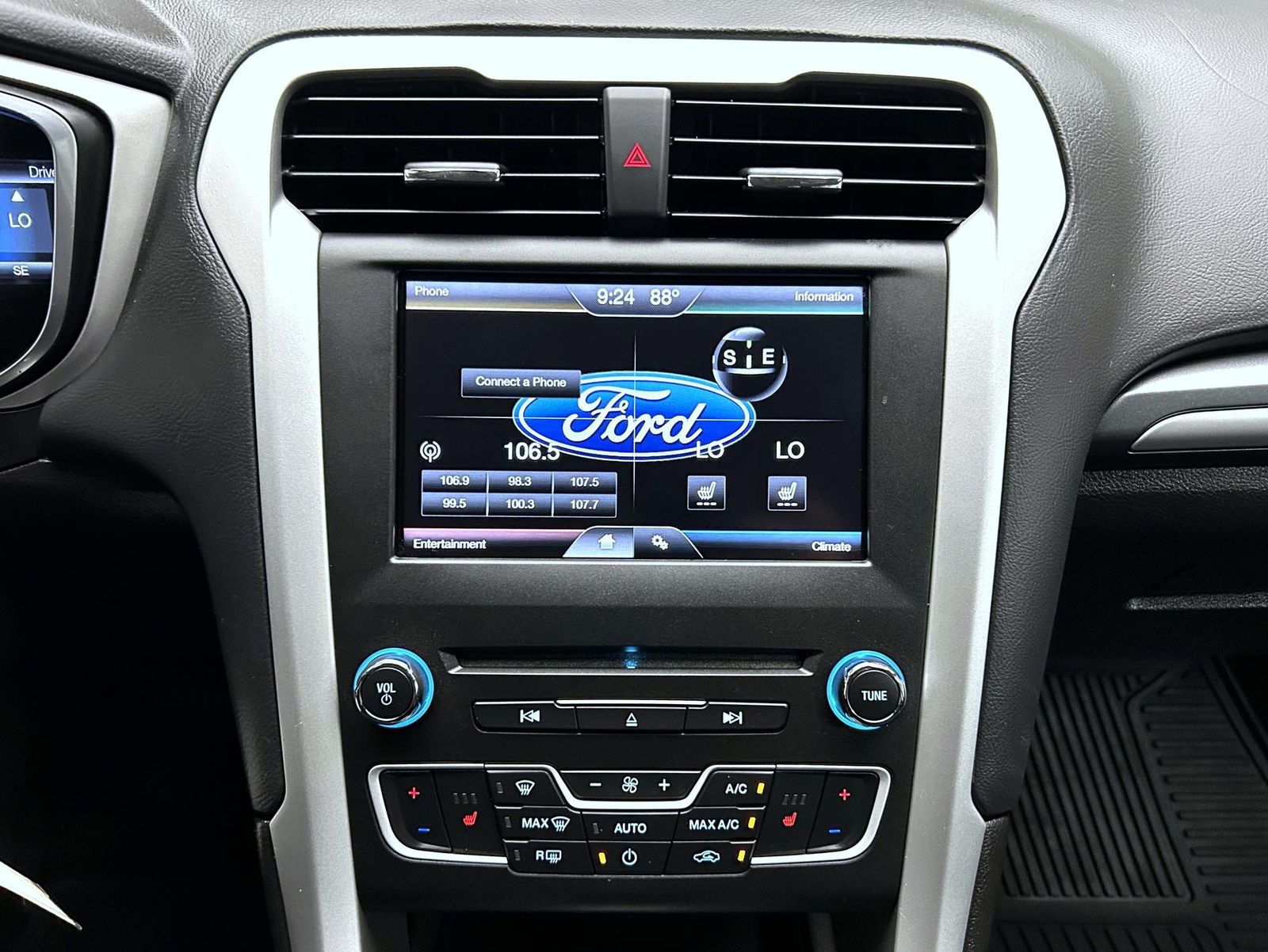 2016 Ford Fusion SE photo 13
