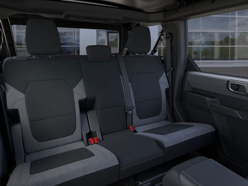 2025 Ford Bronco Base photo 9