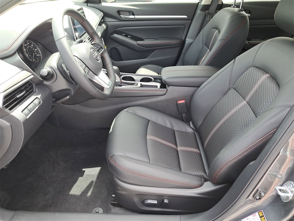 2025 Nissan Altima 2.5 SR photo 19