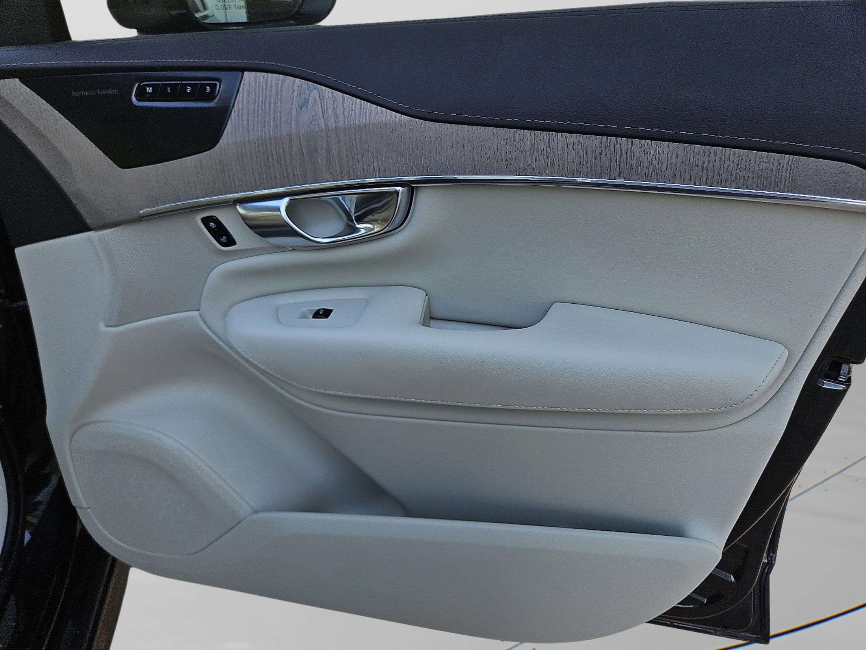 2023 Volvo XC90 Ultimate photo 28