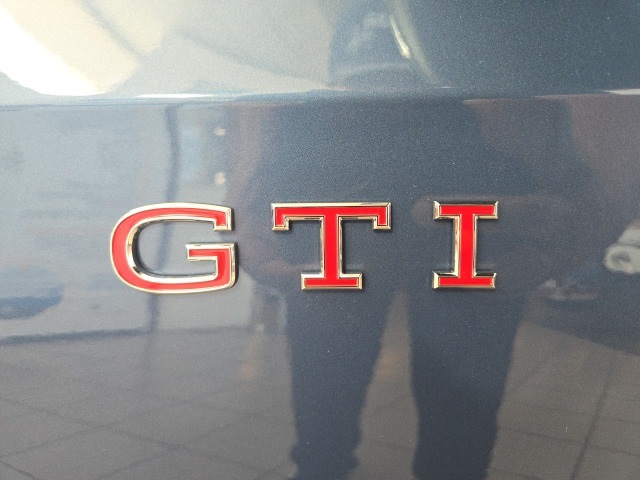 2025 Volkswagen Golf GTI SE photo 10