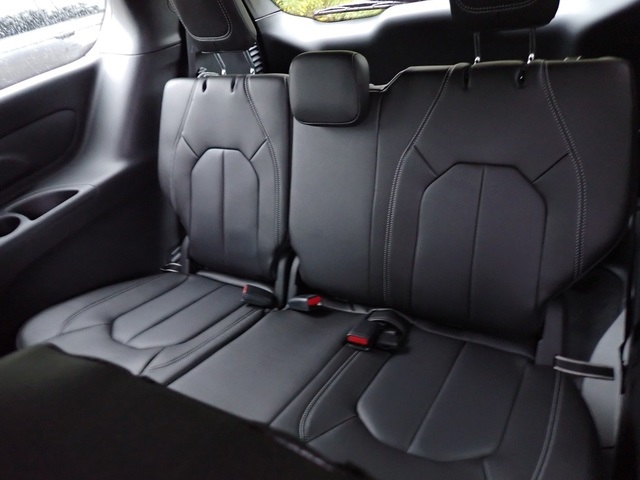 2026 Chrysler Pacifica photo 13
