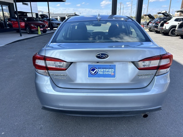 2017 Subaru Impreza 2.0i Premium photo 3