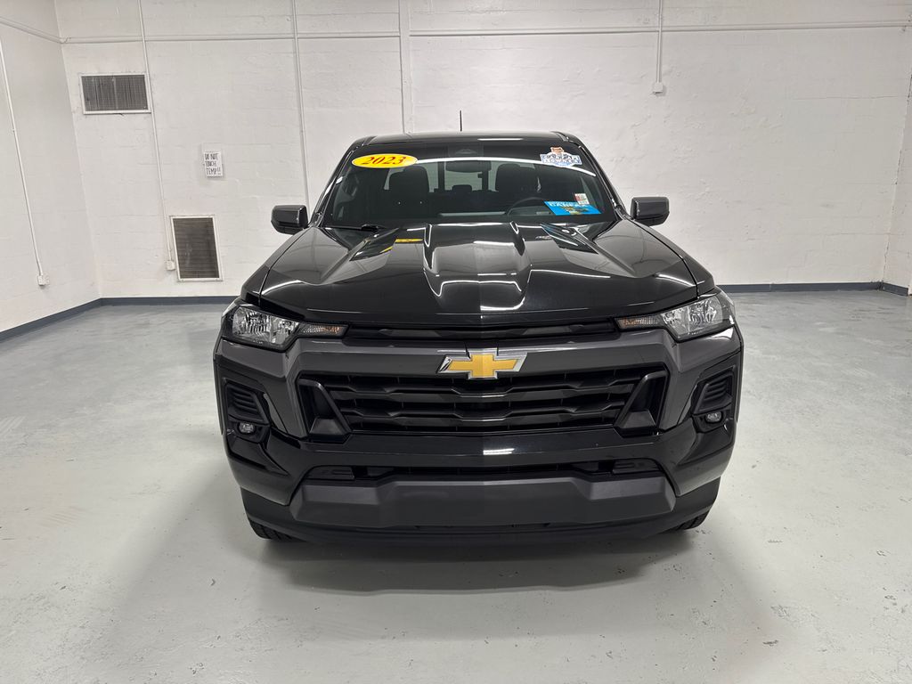 2023 Chevrolet Colorado LT photo 2