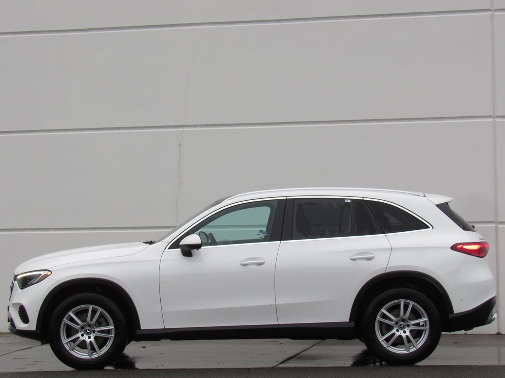 2025 Mercedes Benz GLC 300 4MATIC photo 4