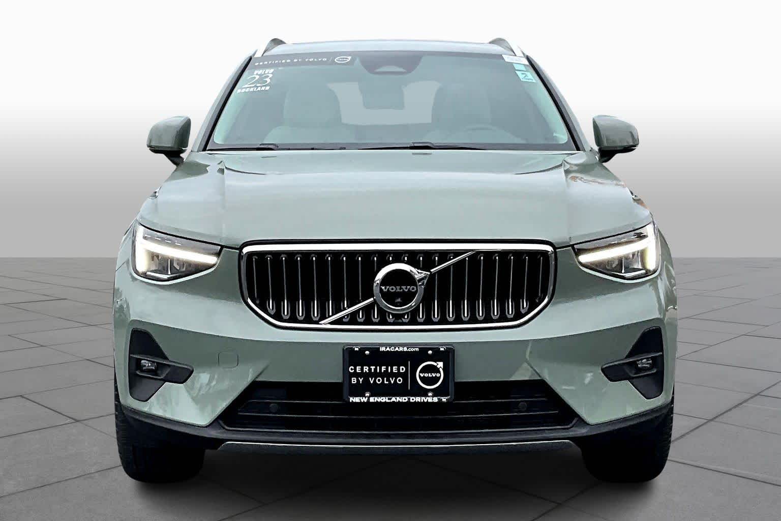 2023 Volvo XC40 Ultimate photo 2