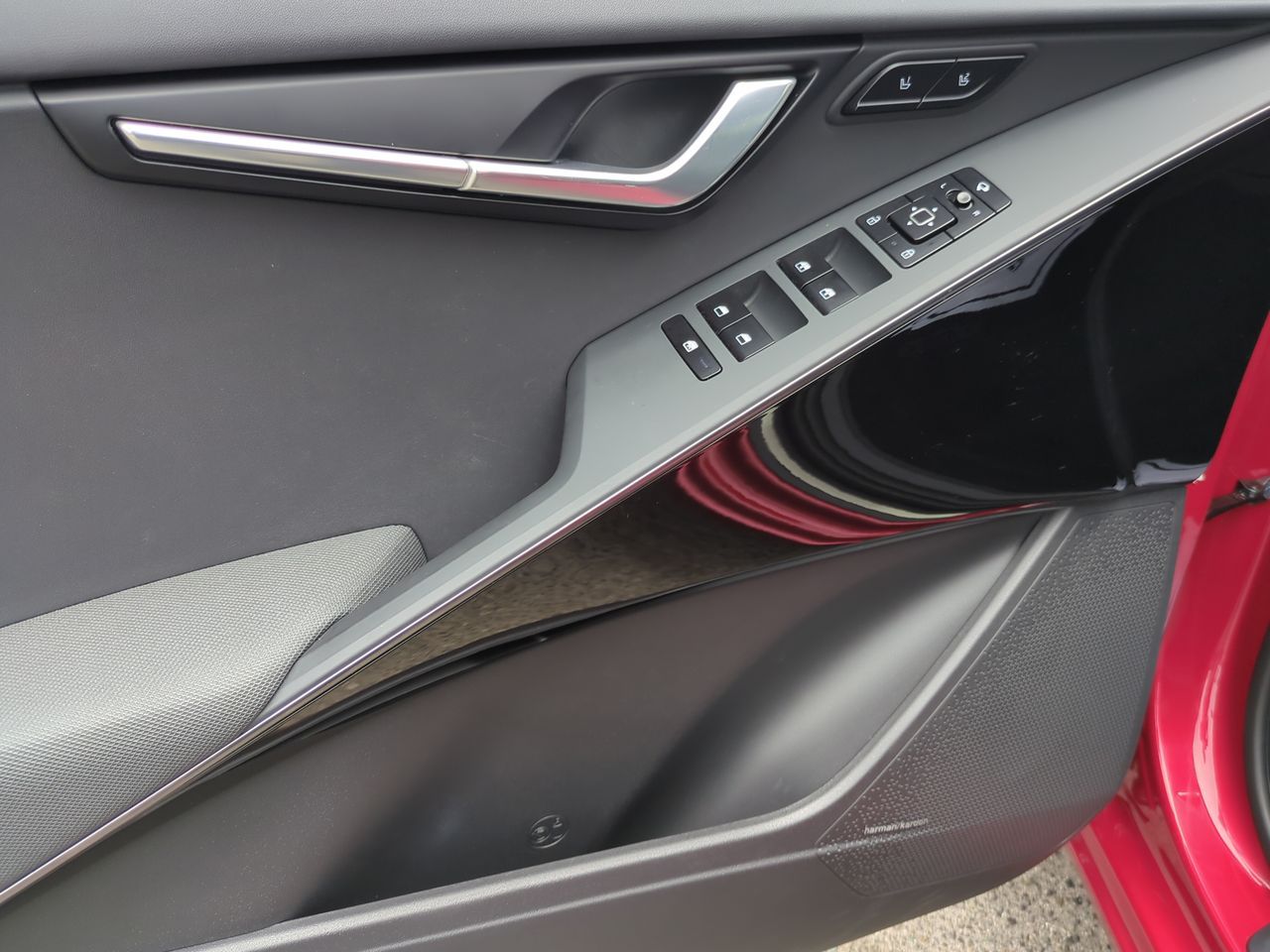 2024 Kia Niro Plug-In Hybrid SX photo 16