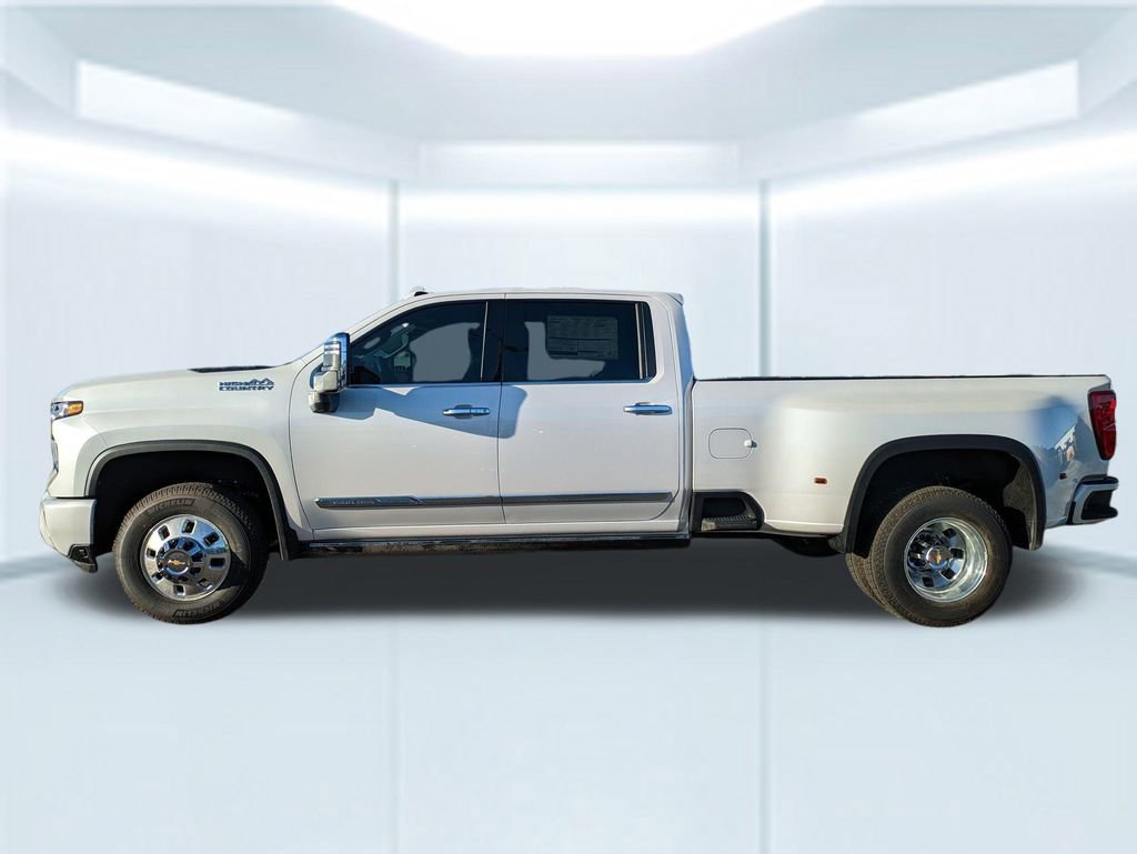 2025 Chevrolet Silverado 3500HD High Country photo 2