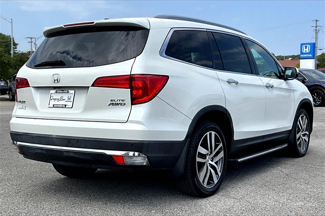 2016 Honda Pilot Elite photo 2