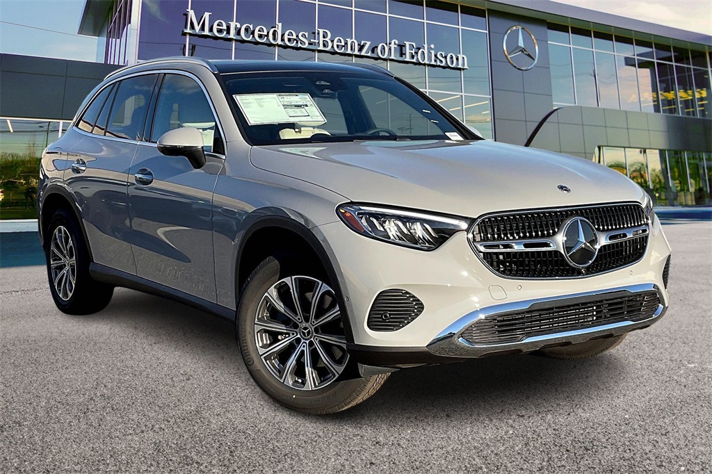 2026 Mercedes-Benz GLC Base's photo