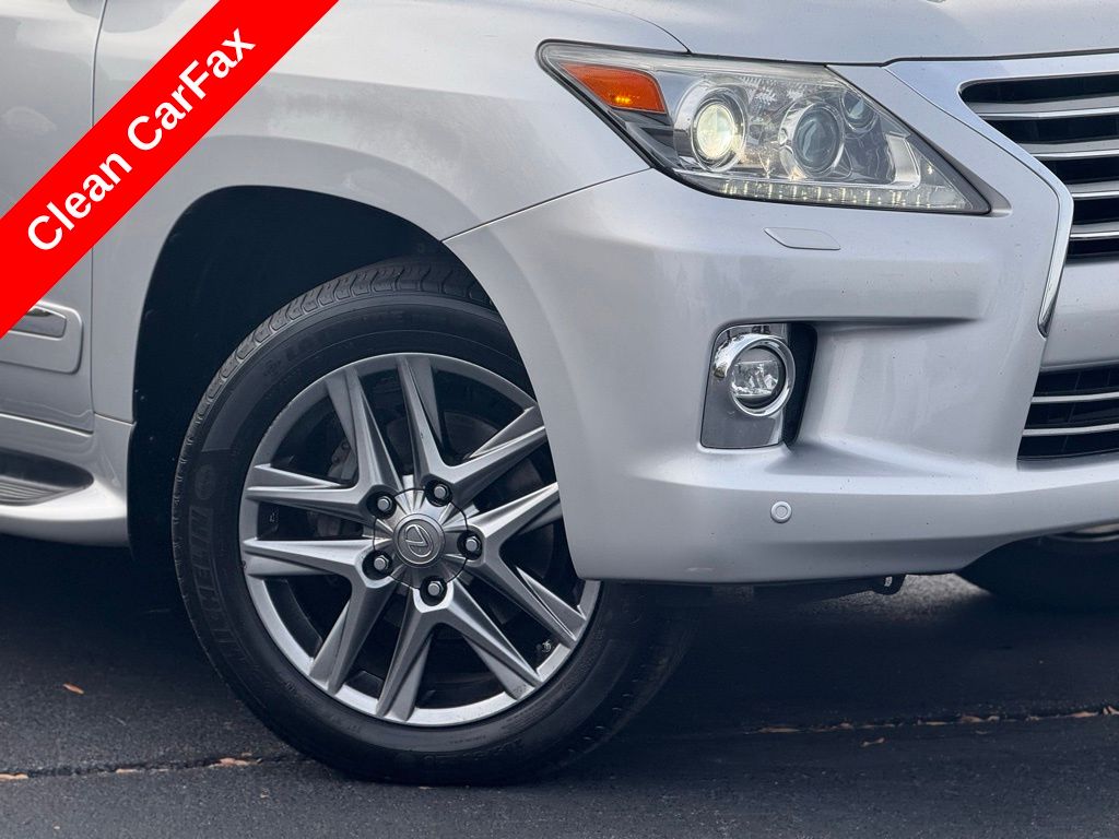 2014 Lexus LX 570 photo 3
