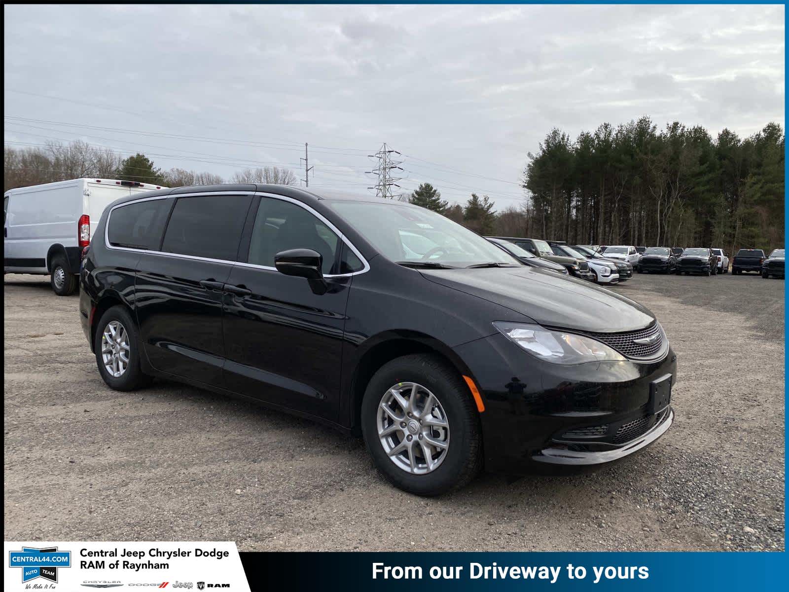 2026 Chrysler Voyager LX's photo