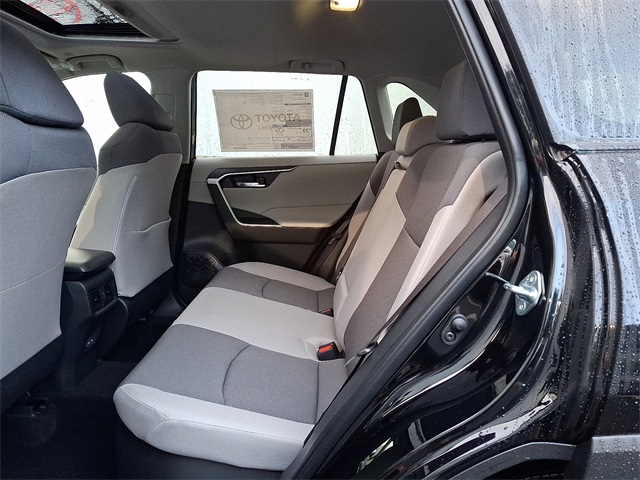 2025 Toyota RAV4 Hybrid XLE photo 7