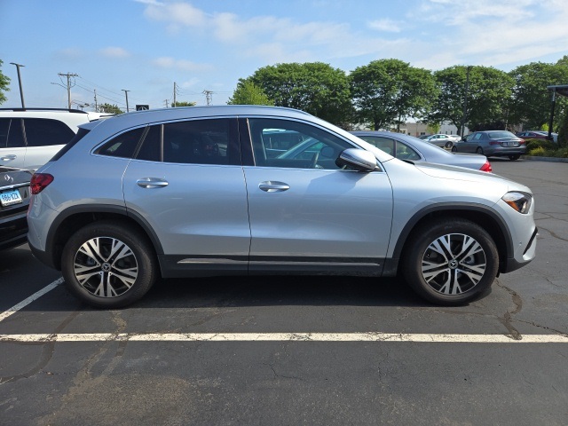 2025 Mercedes Benz GLA 250 4MATIC photo 2