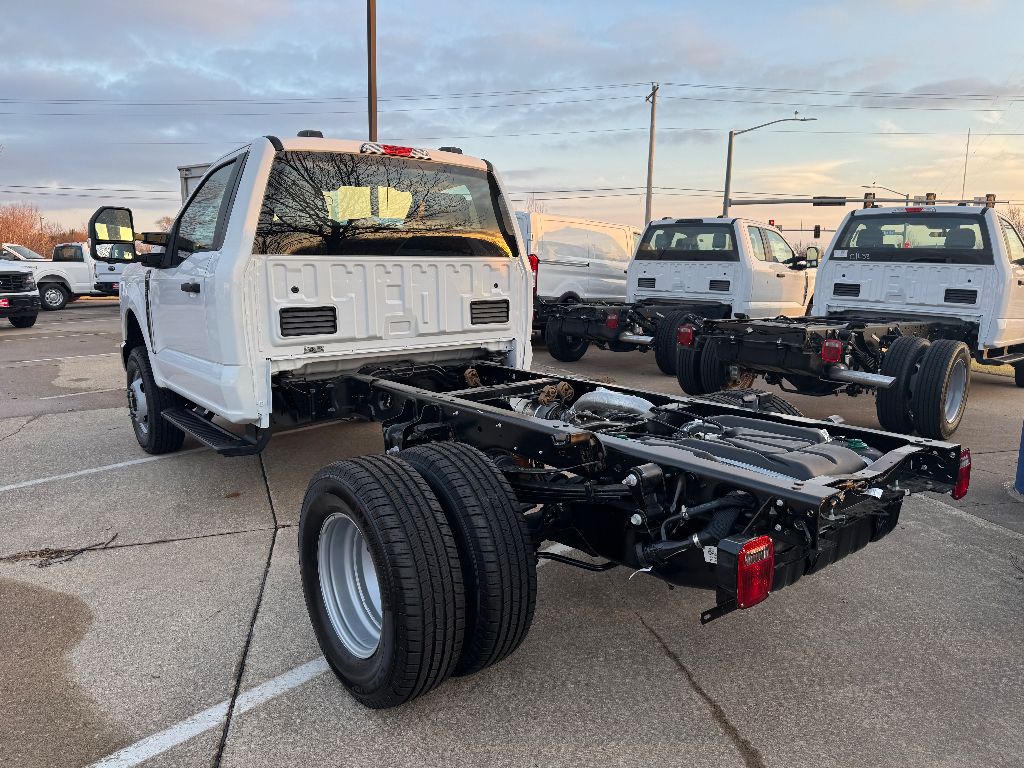 2024 Ford F-350 XL photo 3