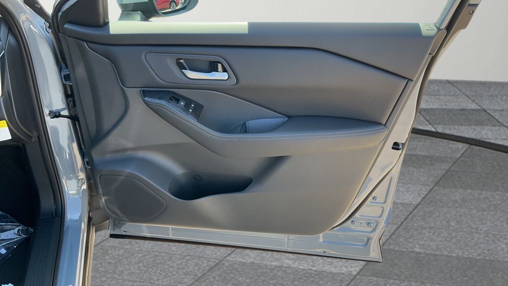 2026 Nissan Rogue SV photo 20