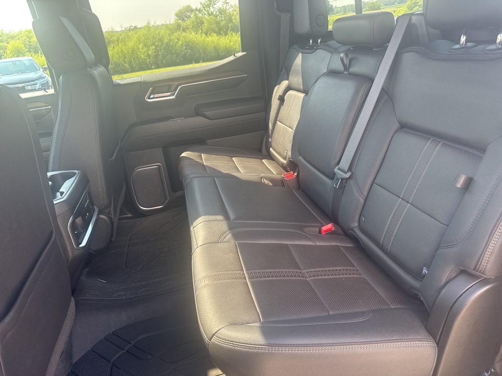 2024 Chevrolet Silverado 1500 High Country photo 13