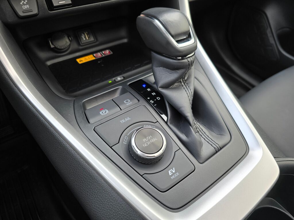 2023 Toyota RAV4 Hybrid XLE Premium photo 30