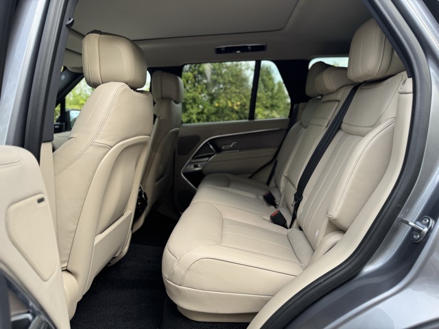 2023 Land Rover Range Rover SE photo 15