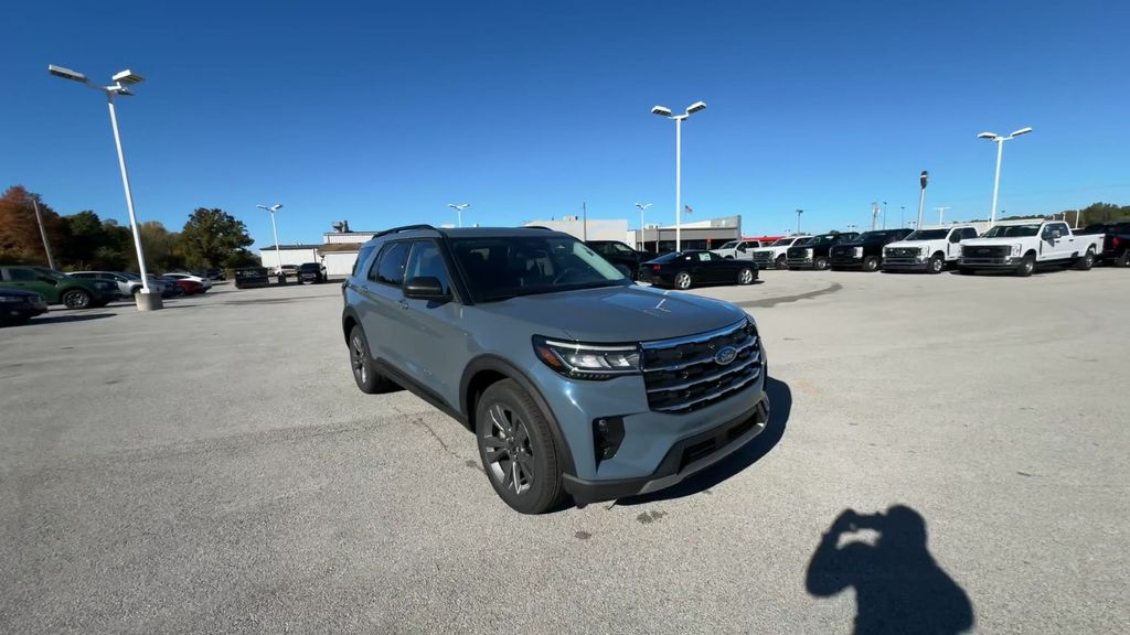 2026 Ford Explorer photo 2