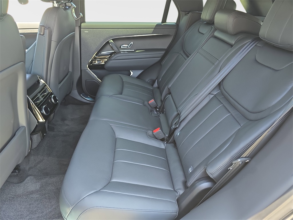 2025 Land Rover Range Rover Sport SE photo 11