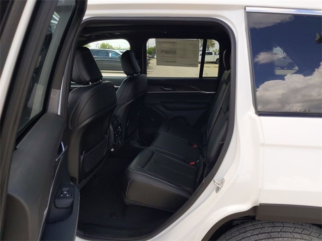 2025 Jeep Grand Cherokee Limited photo 16