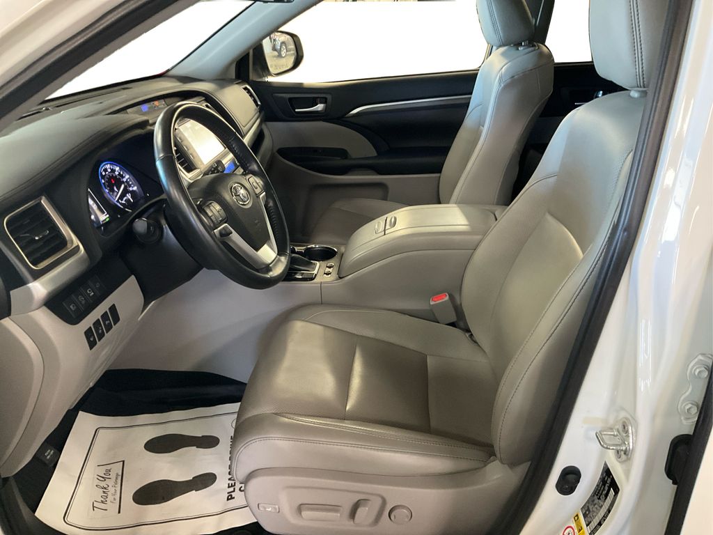 2019 Toyota Highlander Limited photo 9