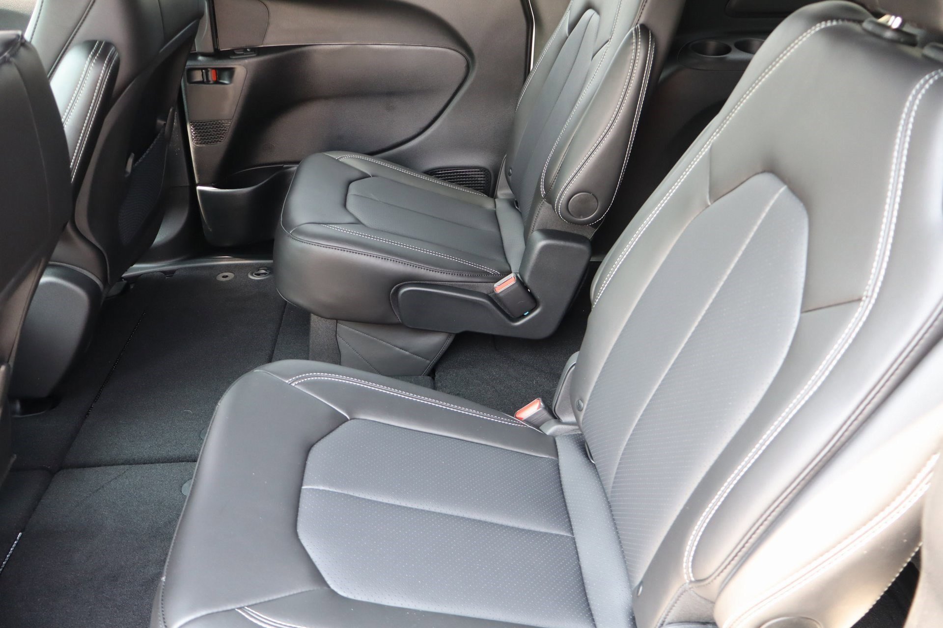 2025 Chrysler Voyager LX photo 23