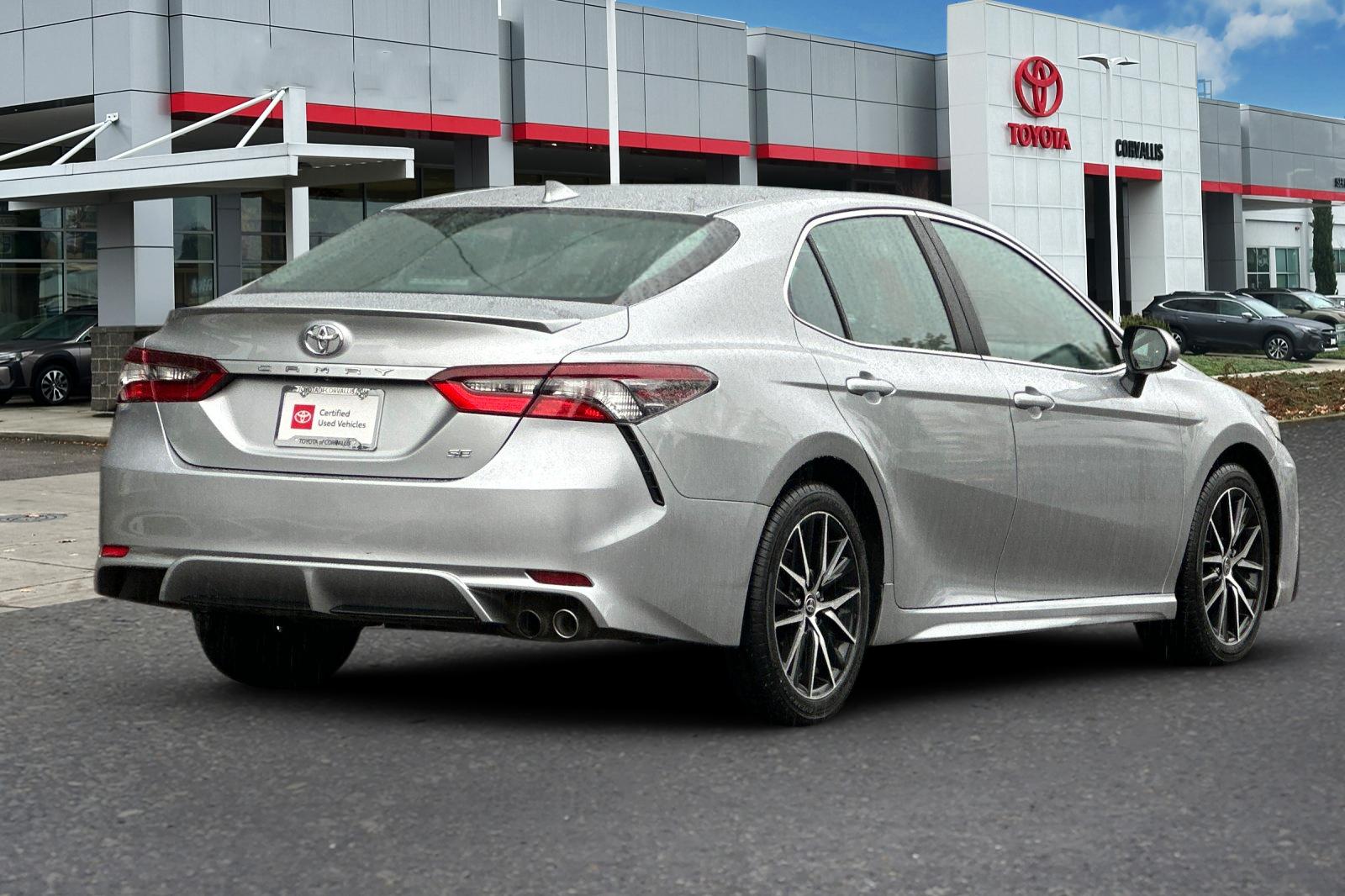 2022 Toyota Camry SE photo 3