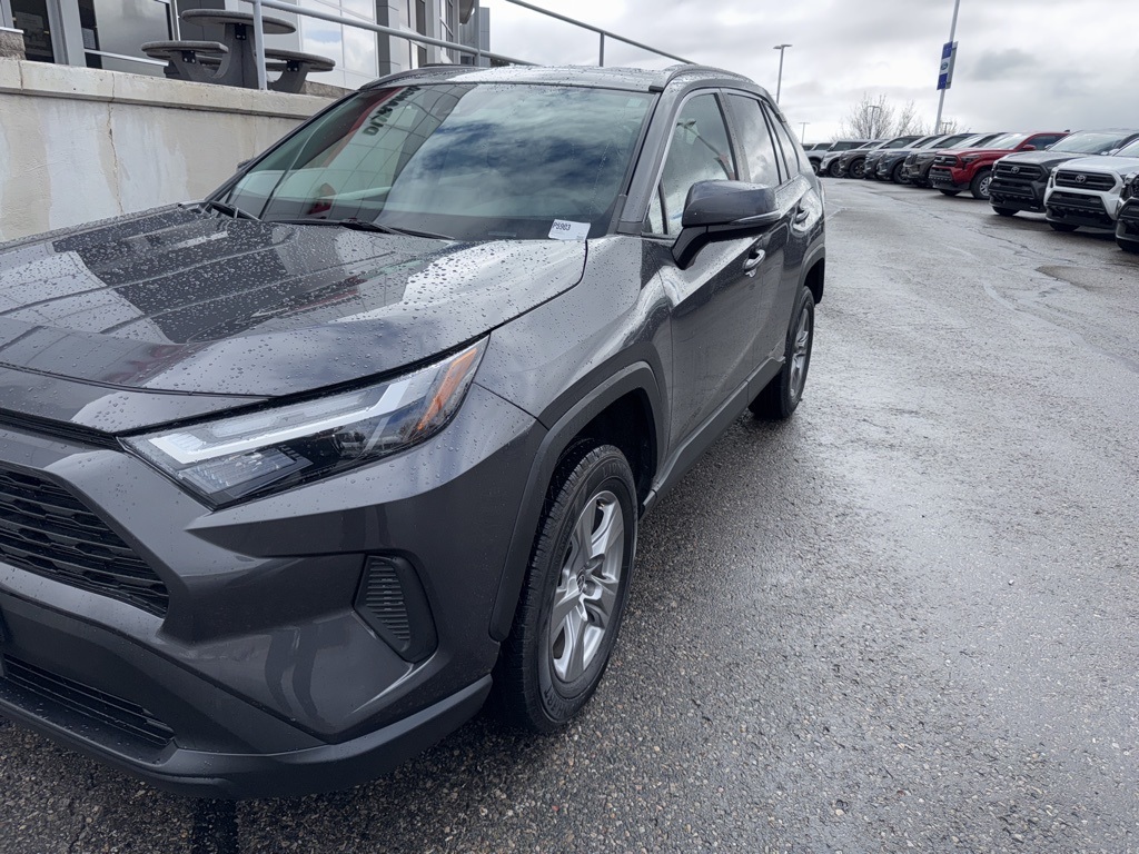 2024 Toyota RAV4 XLE photo 2