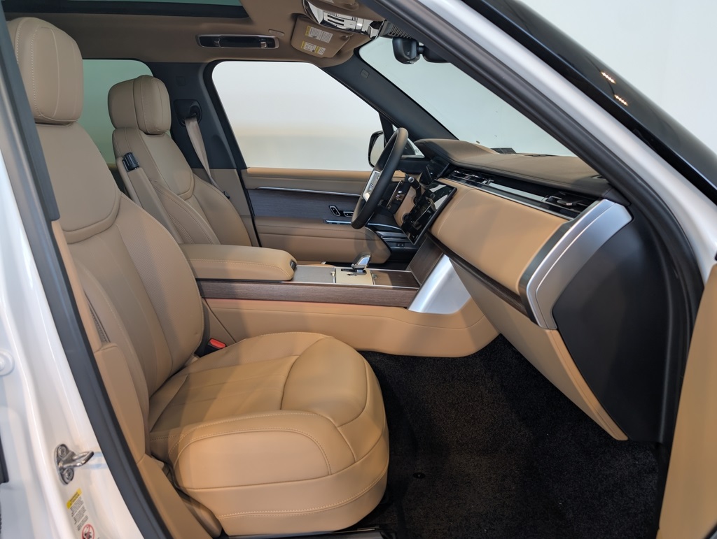 2025 Land Rover Range Rover SE photo 24