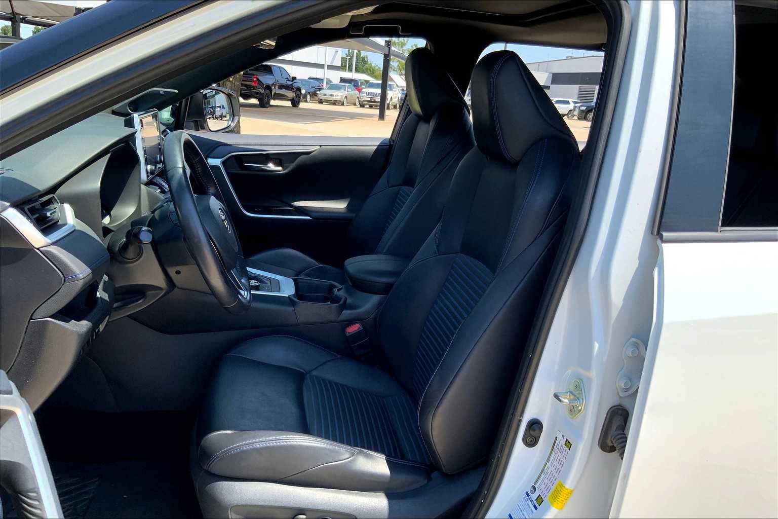 2019 Toyota RAV4 Hybrid XSE photo 7
