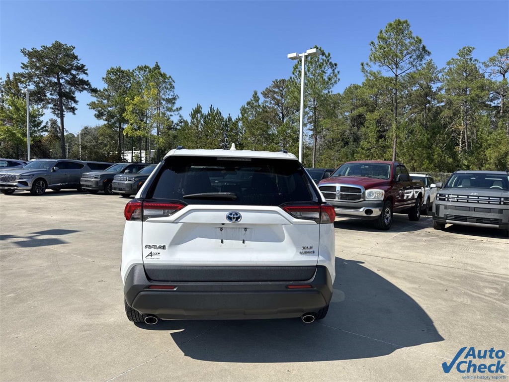 2020 Toyota RAV4 Hybrid XLE photo 4